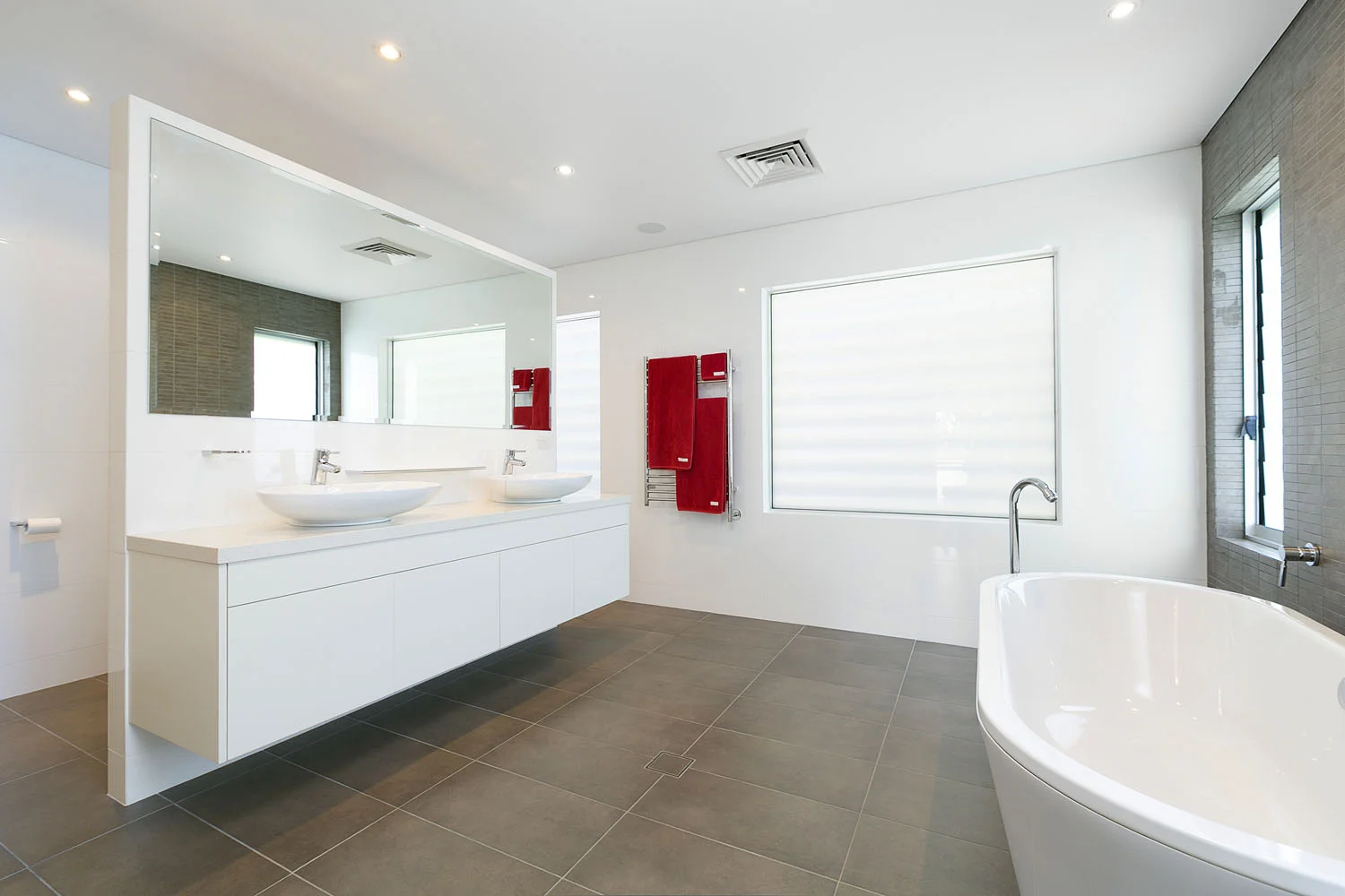BATH_69_Kameruka_Rd_Northbridge.jpg