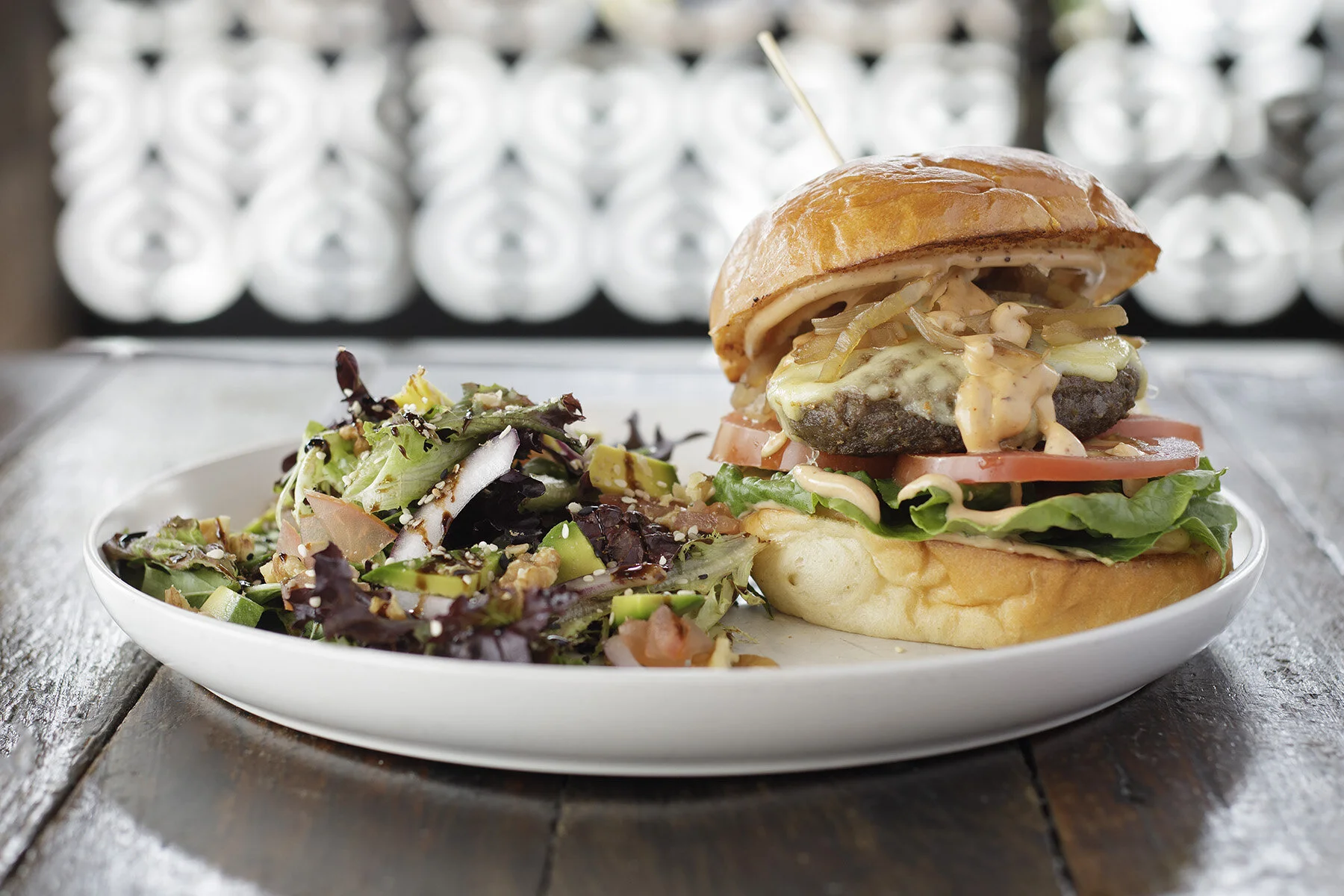 Charlie_Lovette_Classic_Beef_Burger-01.jpg