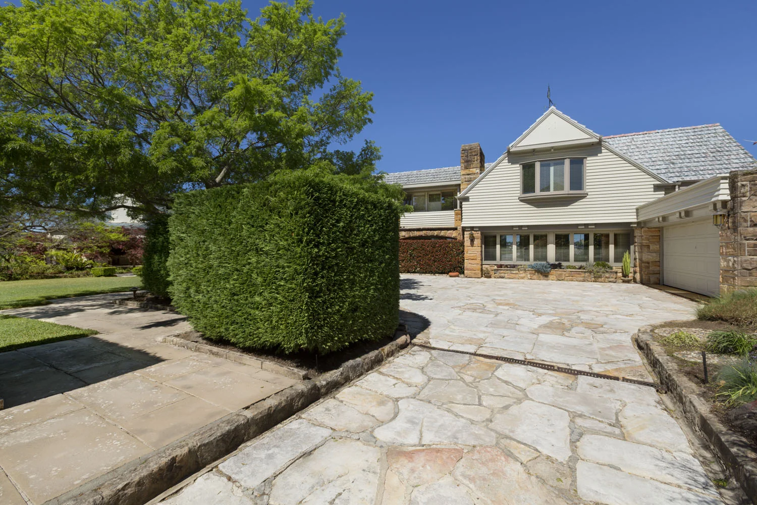 FRONTDAY7_16_Linden_Way_Castlecrag.jpg