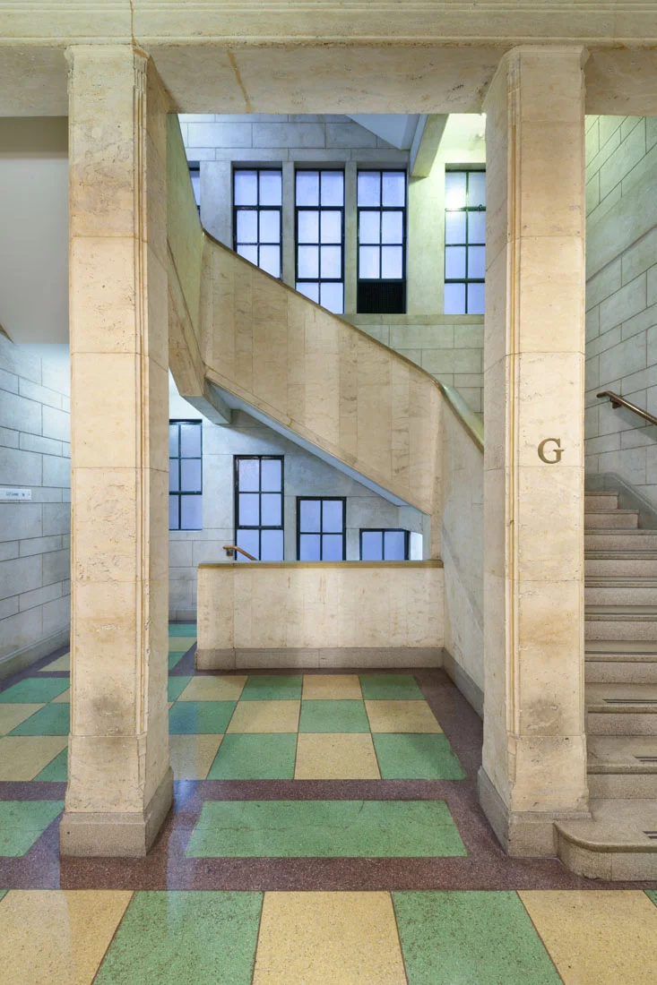 Foyer6001.jpg