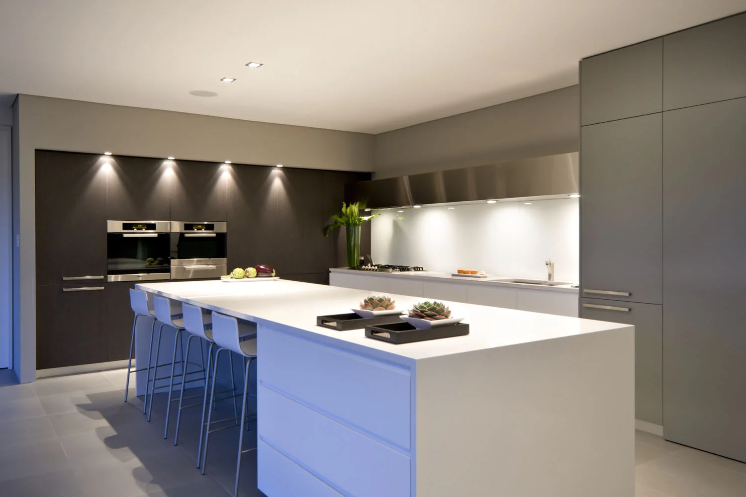 KITCHENNightNeer103.jpg