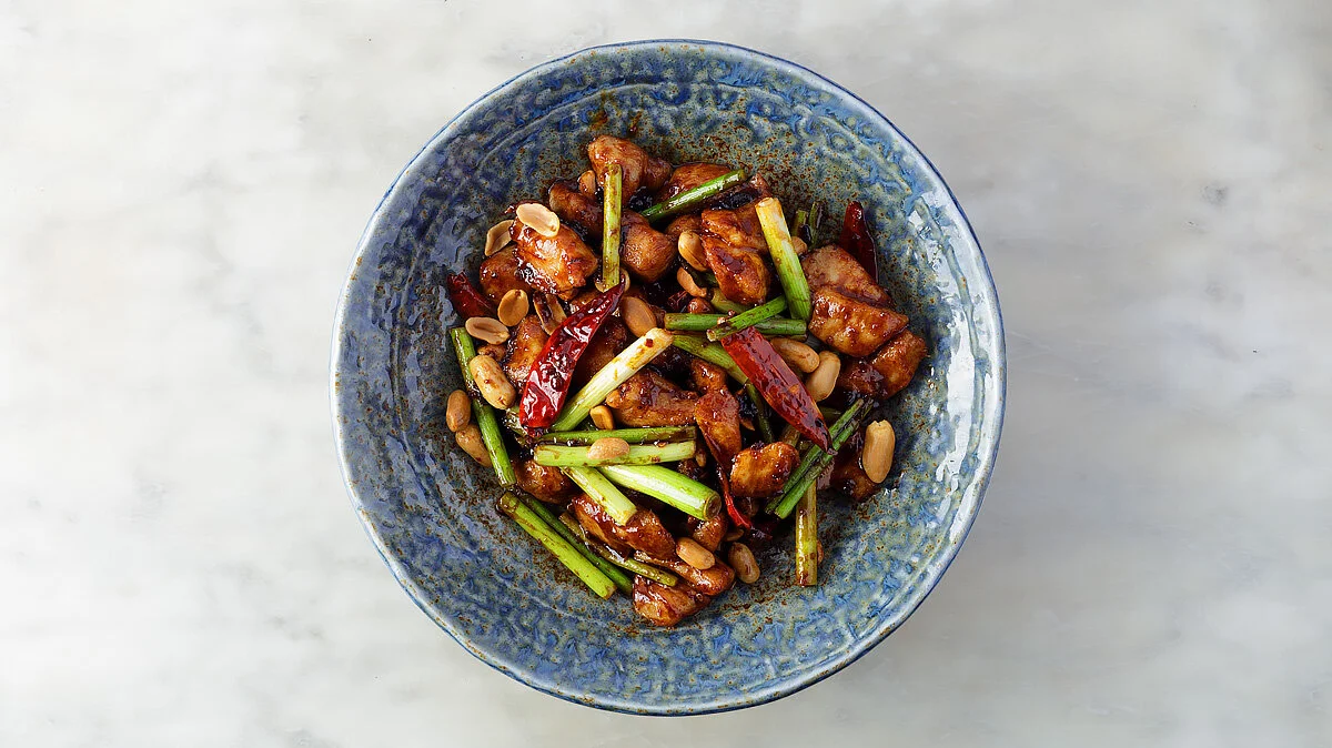 LotusDumplingBar-KungPaoChicken-01-2.jpg