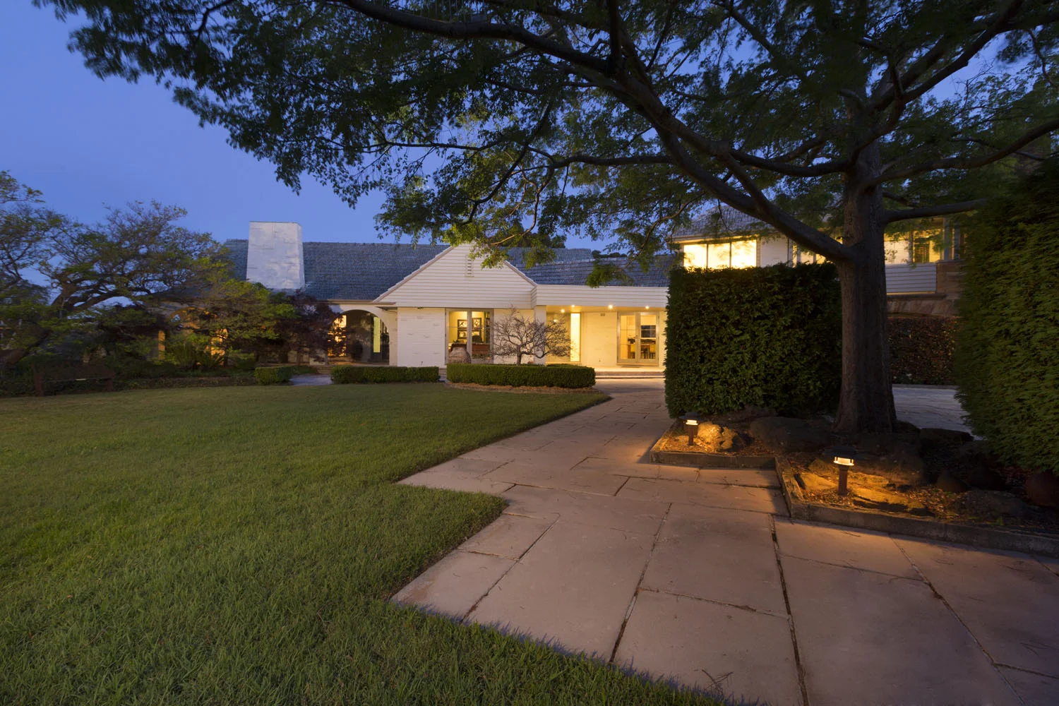 NIGHTFRONT2_16_Linden_Way_Castlecrag.jpg